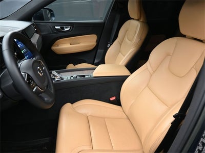 2023 Volvo XC60 B5 Ultimate Bright Theme