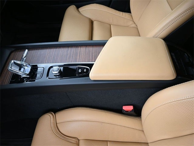2023 Volvo XC60 B5 Ultimate Bright Theme