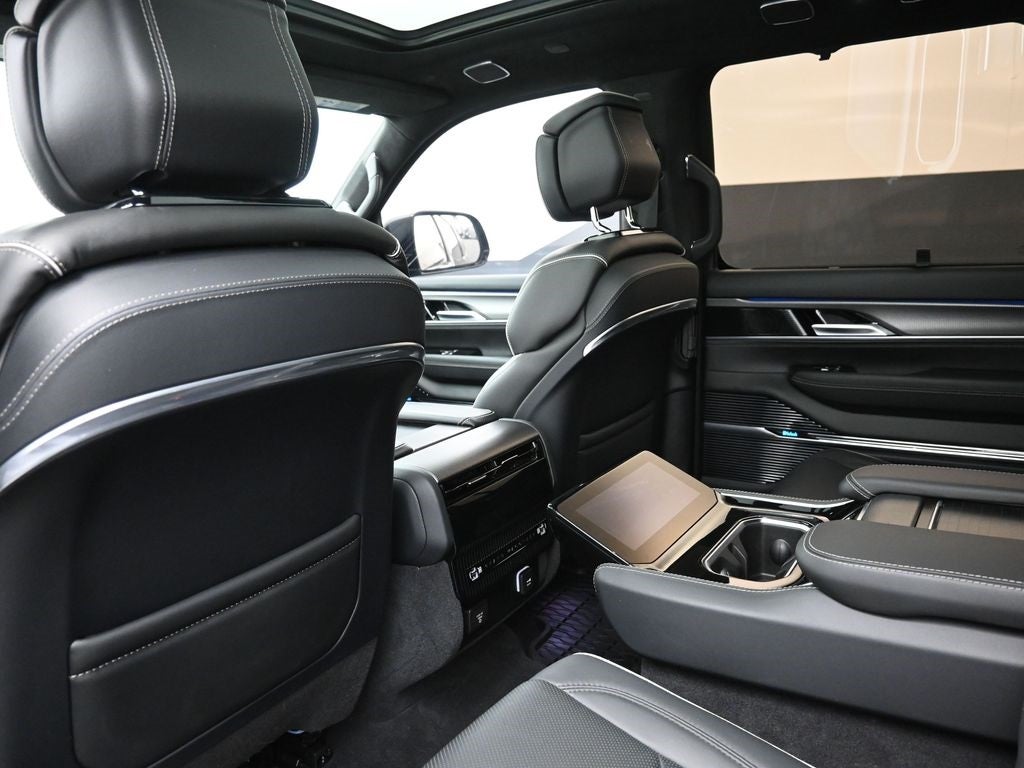 2023 Jeep Grand Wagoneer Series II