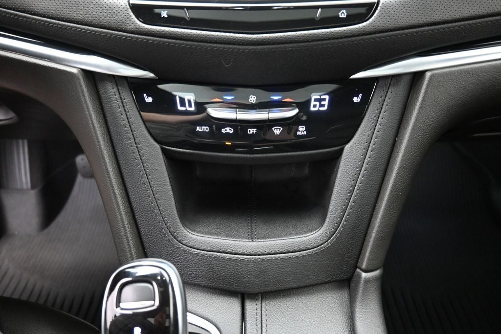 2025 Cadillac XT6 Luxury