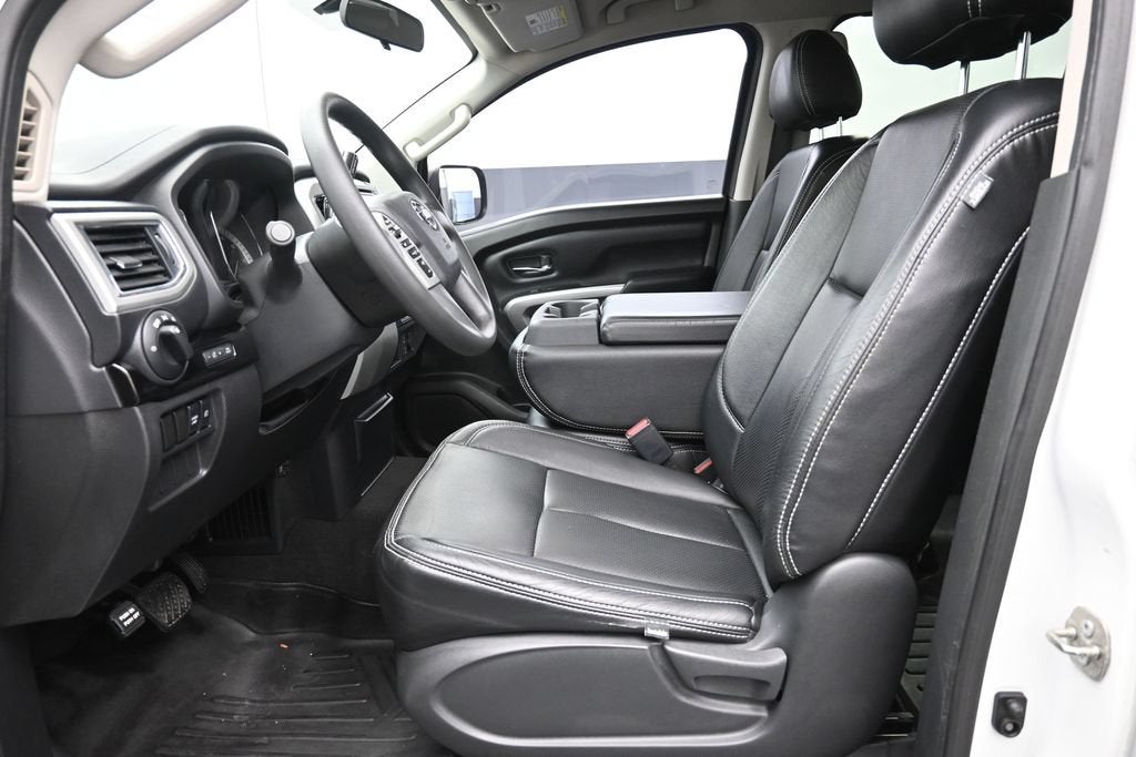 2017 Nissan Titan SV
