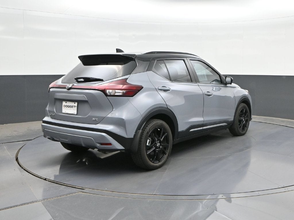 2022 Nissan Kicks SR