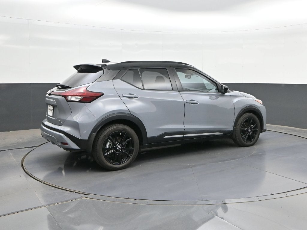 2022 Nissan Kicks SR