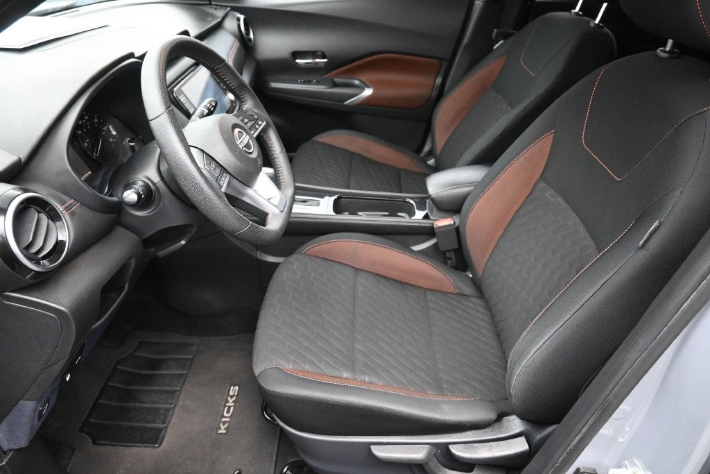 2022 Nissan Kicks SR