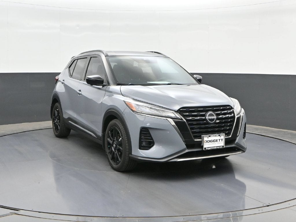 2022 Nissan Kicks SR