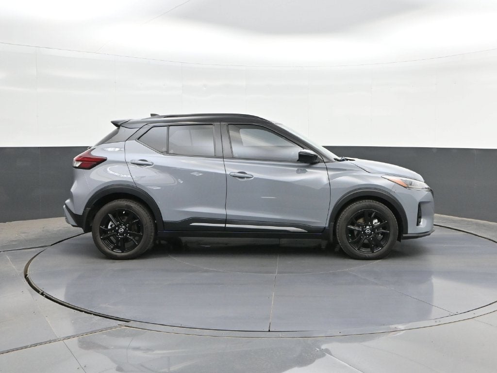 2022 Nissan Kicks SR