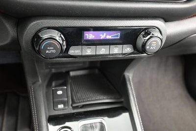 2022 Nissan Kicks SR
