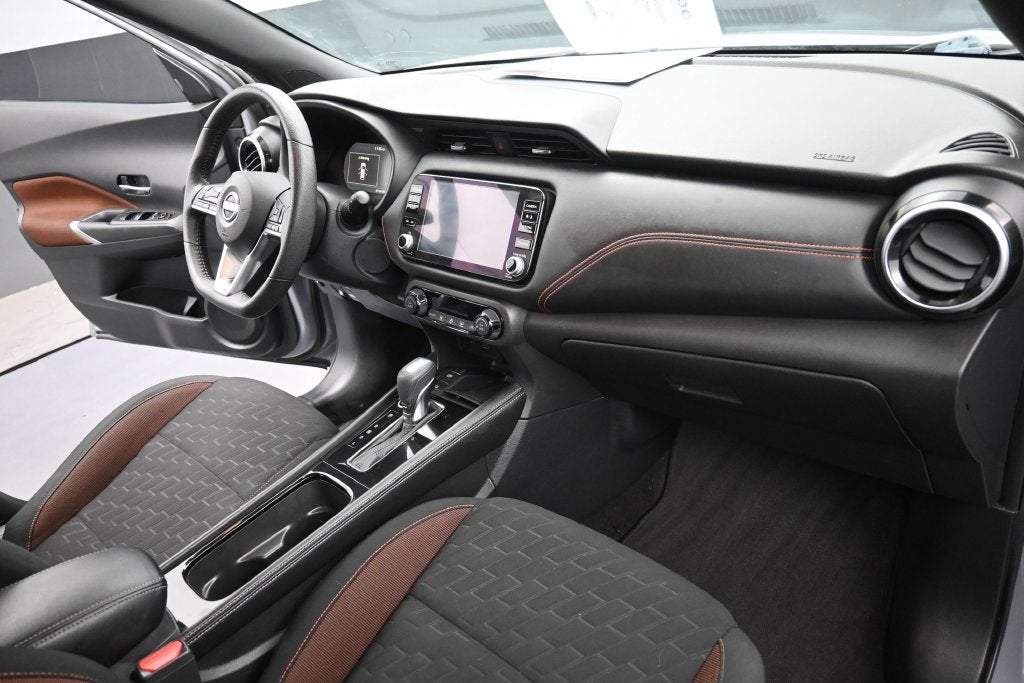 2022 Nissan Kicks SR