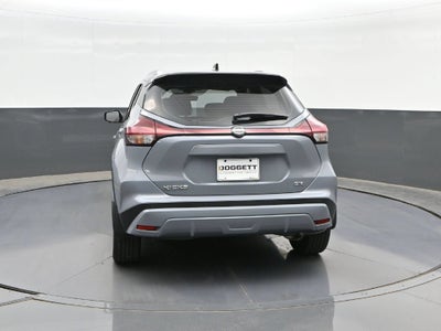 2022 Nissan Kicks SR