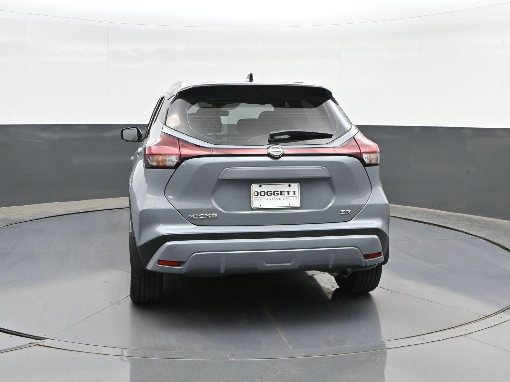 2022 Nissan Kicks SR