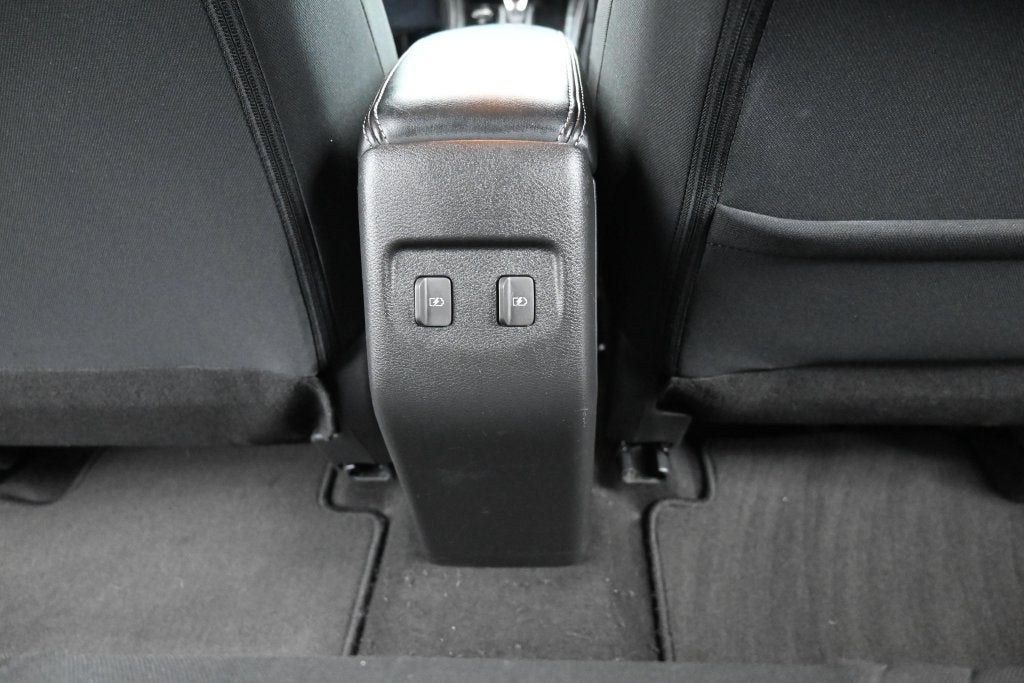 2022 Nissan Kicks SR