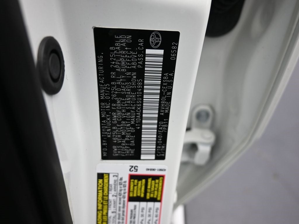 2025 Toyota Camry SE