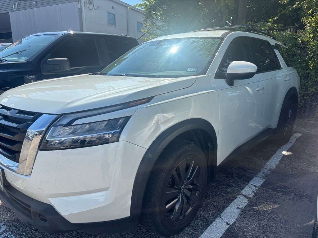 2022 Nissan Pathfinder SV