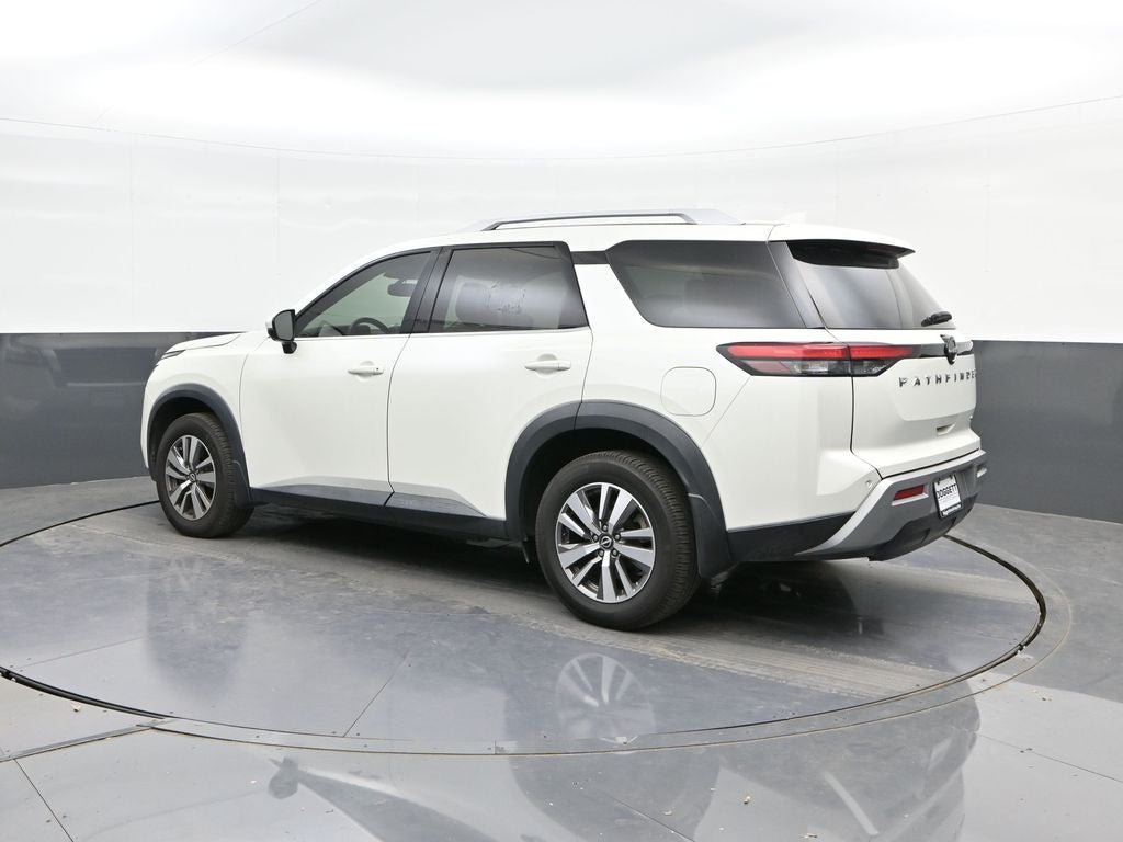 2022 Nissan Pathfinder SL