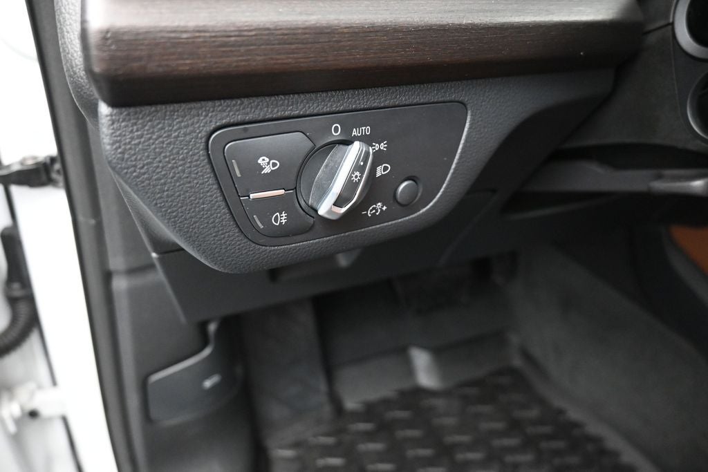 2022 Audi Q5 40 Premium Plus quattro