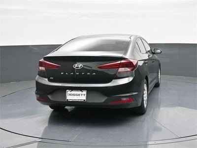 2020 Hyundai Elantra SE Black / Black