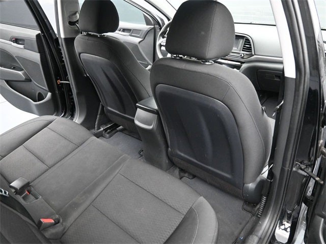 2020 Hyundai Elantra SE Black / Black
