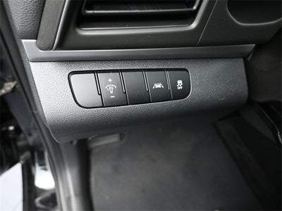 2020 Hyundai Elantra SE Black / Black
