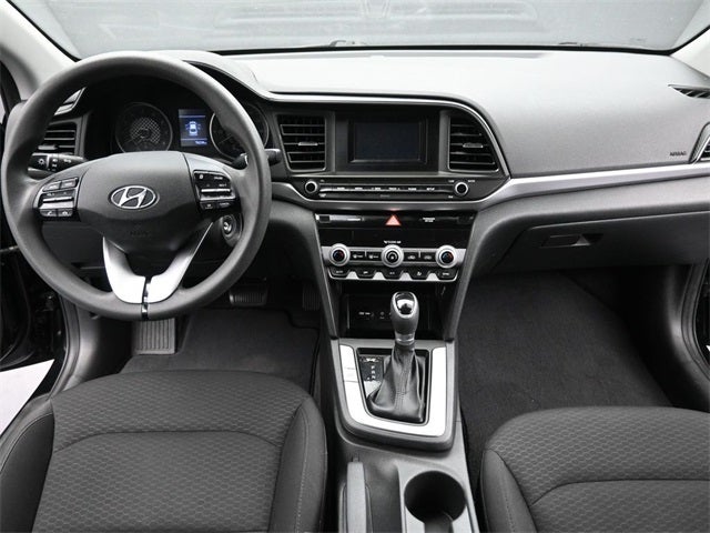 2020 Hyundai Elantra SE Black / Black