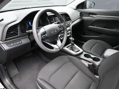 2020 Hyundai Elantra SE Black / Black