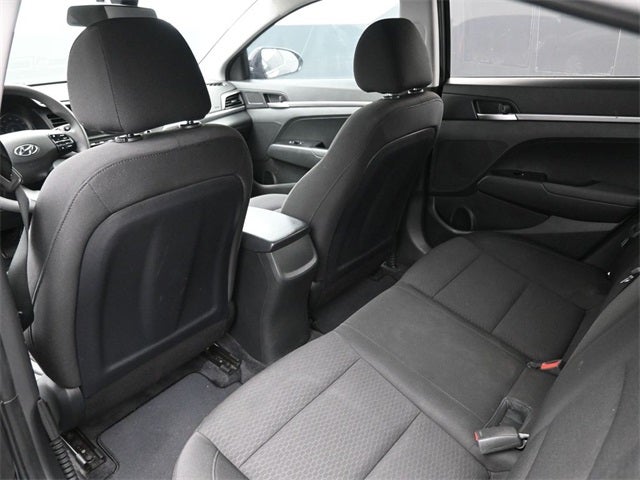 2020 Hyundai Elantra SE Black / Black