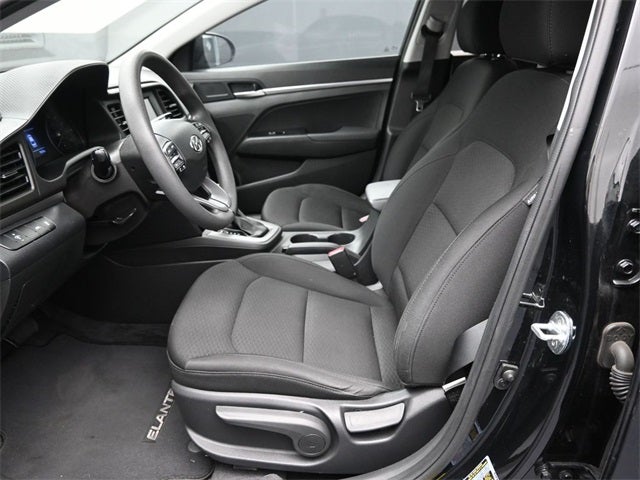 2020 Hyundai Elantra SE Black / Black