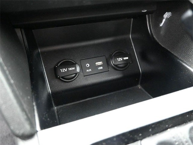 2020 Hyundai Elantra SE Black / Black