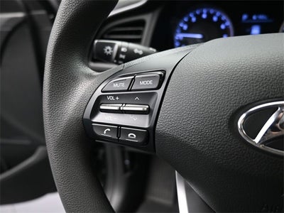 2020 Hyundai Elantra SE Black / Black