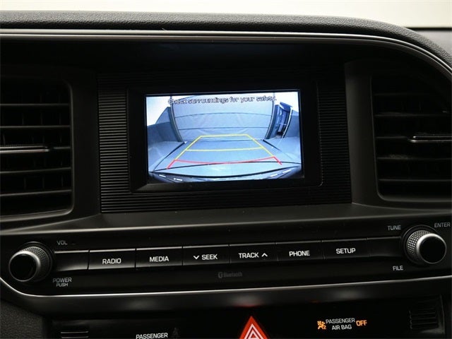 2020 Hyundai Elantra SE Black / Black