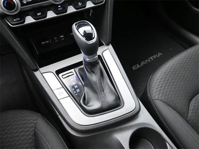 2020 Hyundai Elantra SE Black / Black