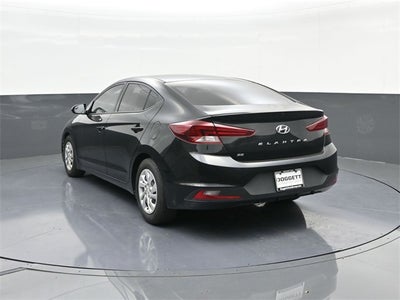 2020 Hyundai Elantra SE Black / Black
