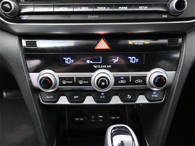 2020 Hyundai Elantra SE Black / Black