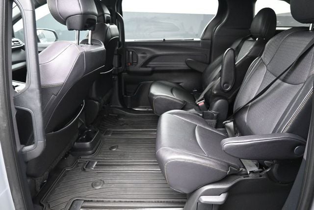 2024 Toyota Sienna Woodland Edition