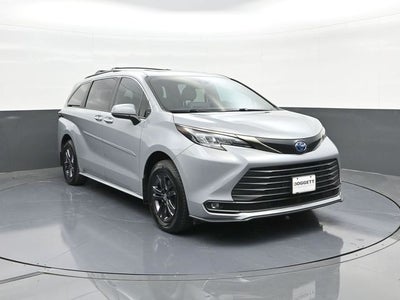 2024 Toyota Sienna Woodland Edition