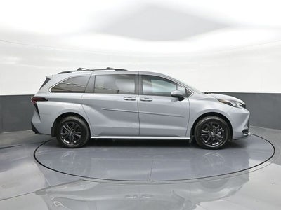 2024 Toyota Sienna Woodland Edition