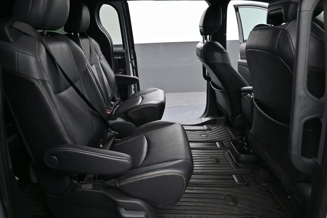 2024 Toyota Sienna Woodland Edition