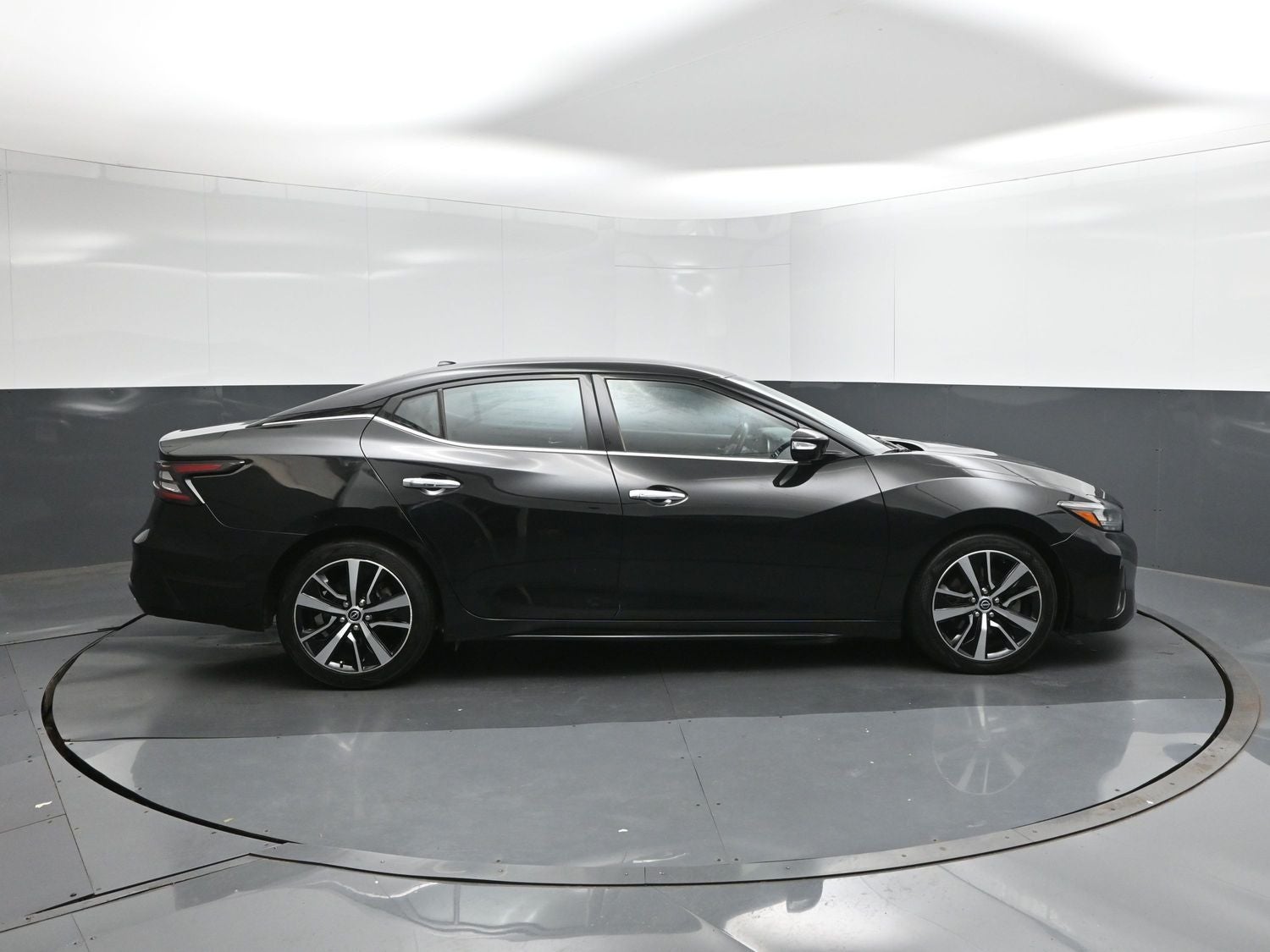 2023 Nissan Maxima SV