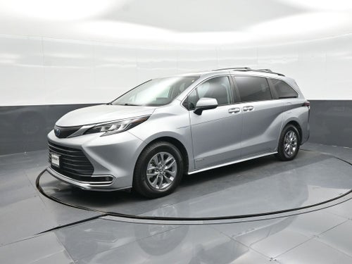 2021 Toyota Sienna XLE 8 Passenger