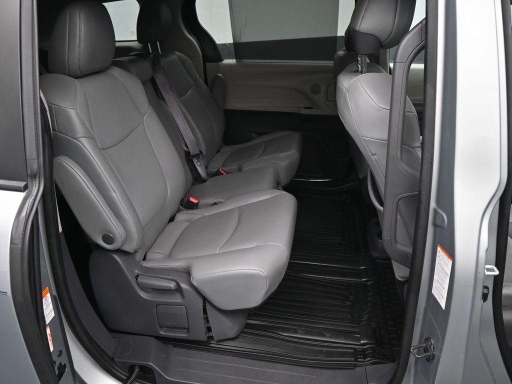 2021 Toyota Sienna XLE 8 Passenger