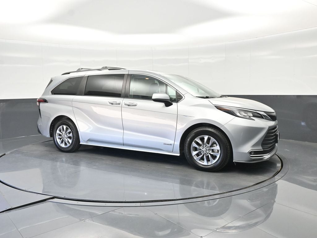 2021 Toyota Sienna XLE 8 Passenger