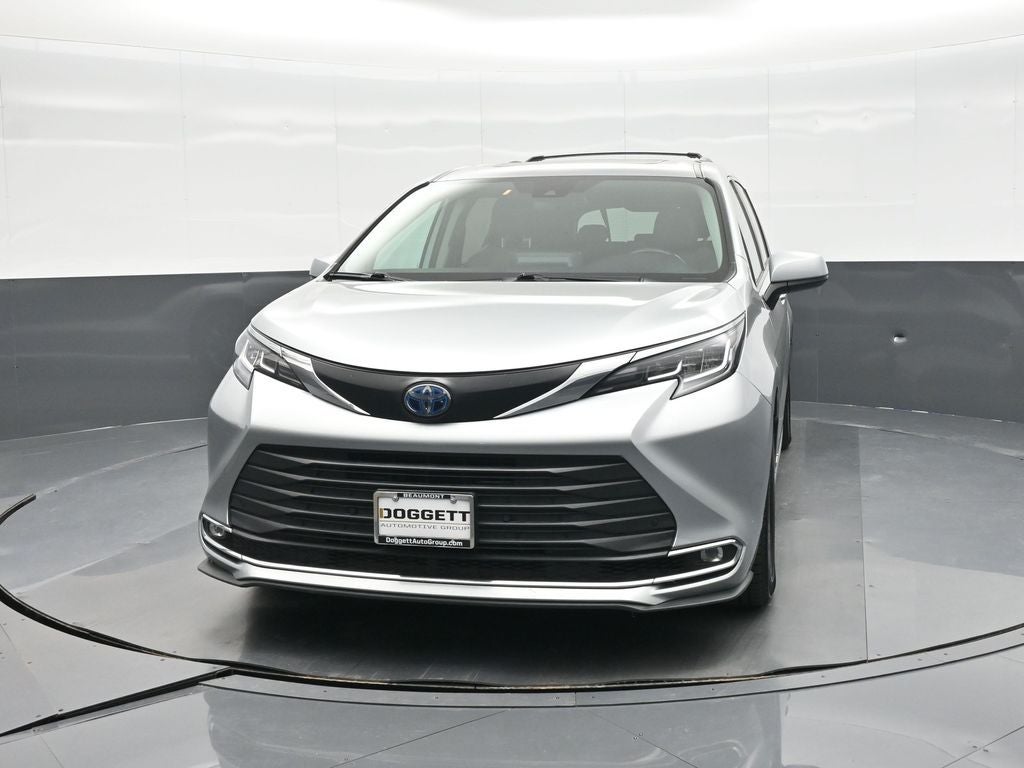 2021 Toyota Sienna XLE 8 Passenger