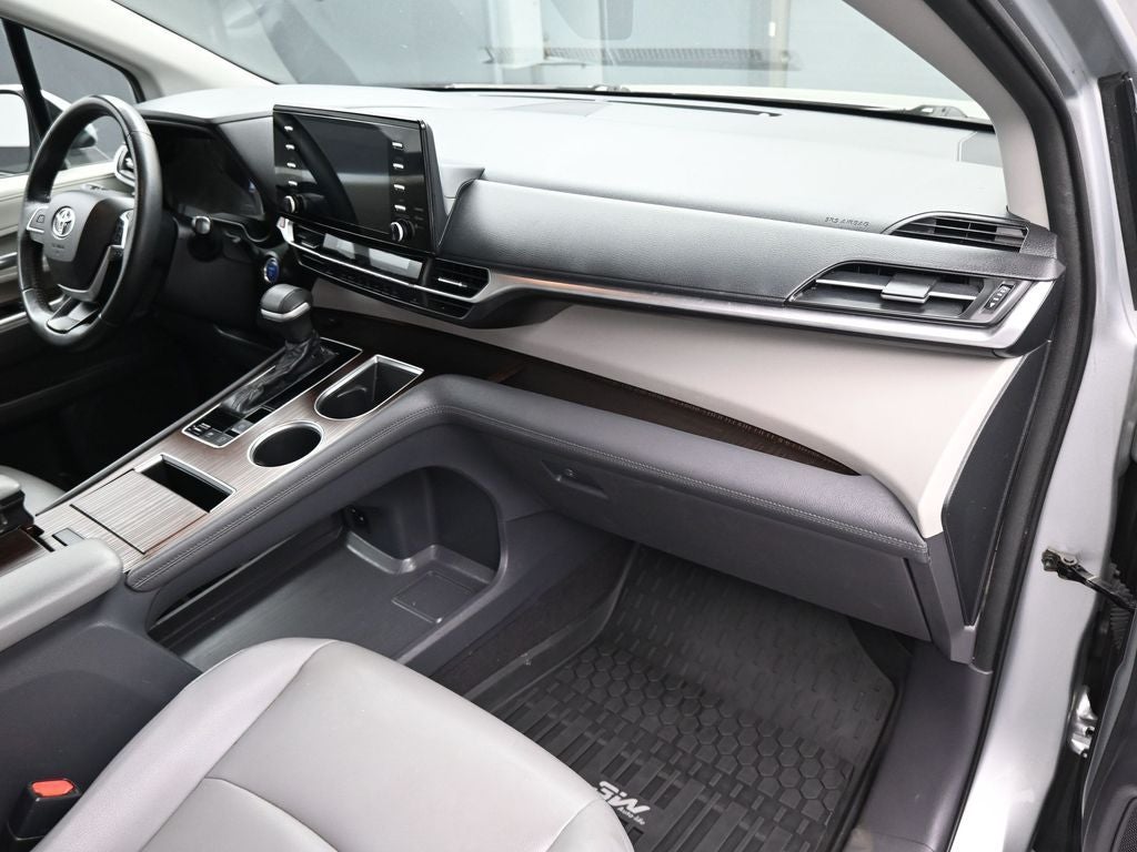 2021 Toyota Sienna XLE 8 Passenger