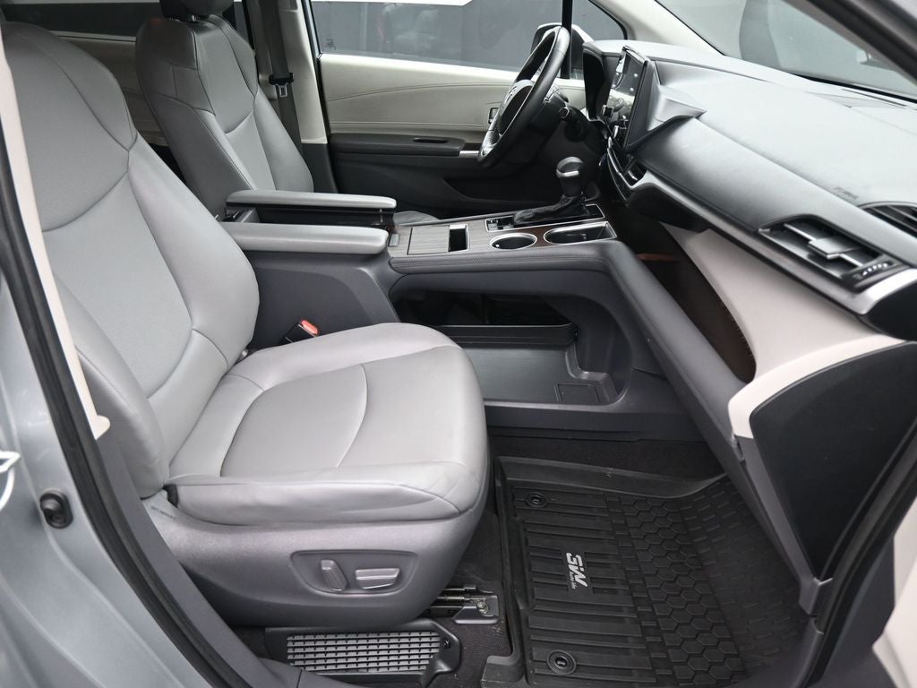 2021 Toyota Sienna XLE 8 Passenger