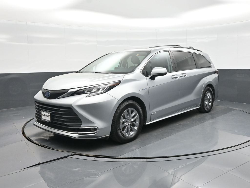 2021 Toyota Sienna XLE 8 Passenger