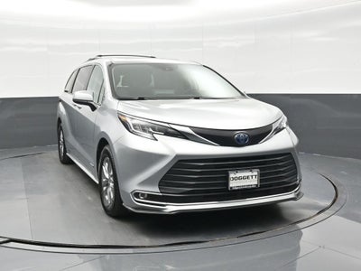2021 Toyota Sienna XLE 8 Passenger
