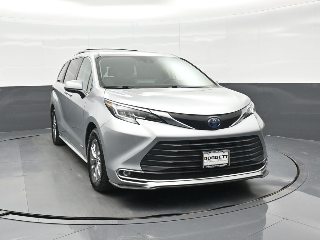 2021 Toyota Sienna XLE 8 Passenger