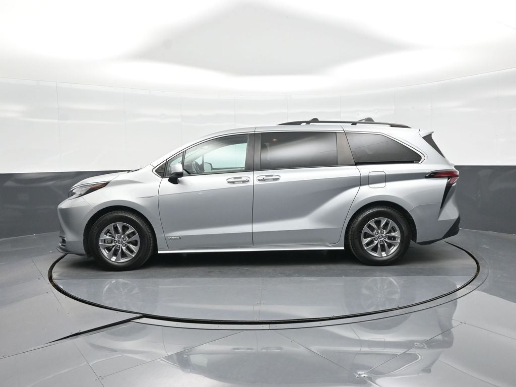2021 Toyota Sienna XLE 8 Passenger