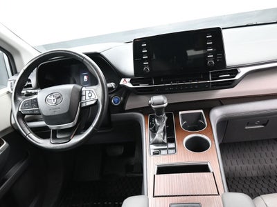 2021 Toyota Sienna XLE 8 Passenger