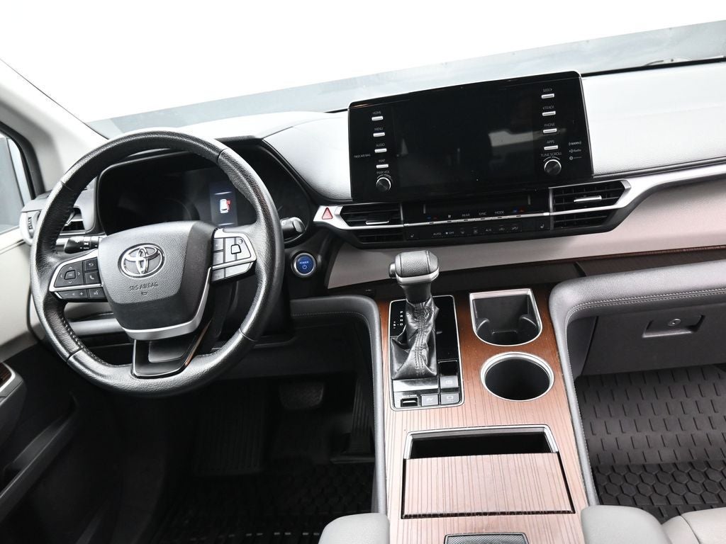 2021 Toyota Sienna XLE 8 Passenger