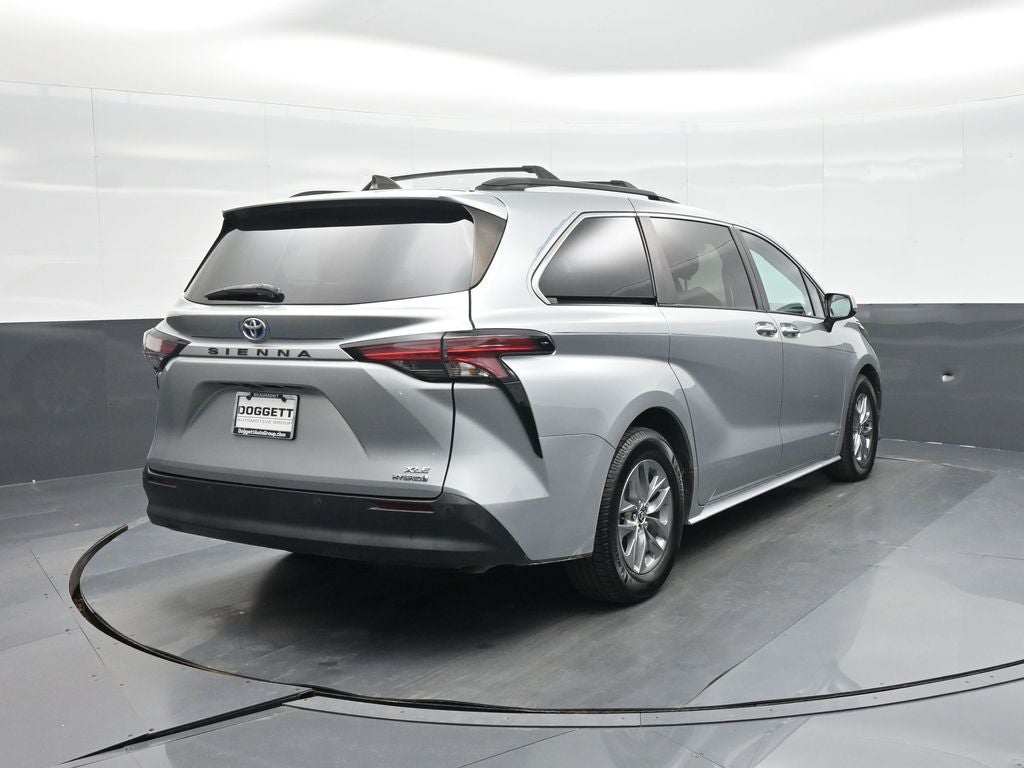 2021 Toyota Sienna XLE 8 Passenger